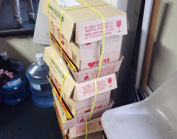 “무임승차일까” 멈칫한 중학생, 배려해준 버스에 부모 ‘음료 300병’