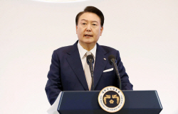 尹 "잼버리 무난하게 마무리…행사 지원에 감사"
