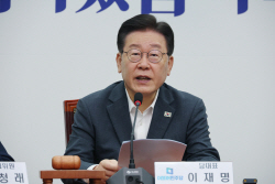 "곰팡이"에 "겁 먹었다"까지...이재명의 민주당 ‘사분오열’