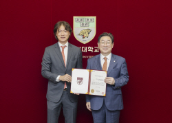 홍명보 감독, 고려대 발전기금 1억 원 쾌척