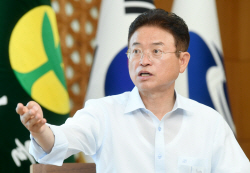 [인터뷰] "교육∼취업∼결혼∼주거∼출산∼돌봄·보육 등 생애 전주기 아우르는 ‘경북형 K-U시티’로 저출산.지역소멸 위기 극복"