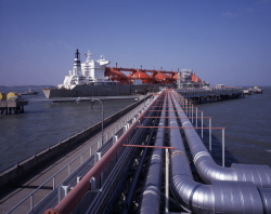 줄어드는 LNG 수입…7월 수입액 전년 동월 ‘절반 뚝’