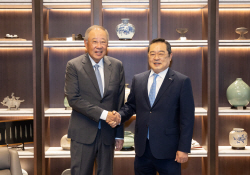 류진 전경련 회장, 첫 공식일정으로 경제단체장 차례로 만나