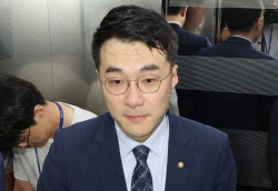 김남국 비판이 아직도 "마녀사냥"? 친 이재명계 김영진, 엄호 손길