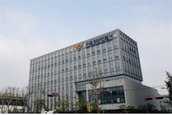 “벤틀리 끌면서 월급 700만원 체불·해고”...운전기사, 사장 받고 분신 시도