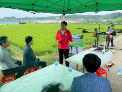 전진선 양평군수 드론방제 시연회 참석…농민격려