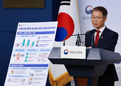 내년 외국인 사업장별 고용한도 2배 이상 확대…출·재입국 절차도 폐지