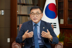 [인터뷰]윤원균 용인시의회 의장, "고향 발전에 밀알이 될 것"