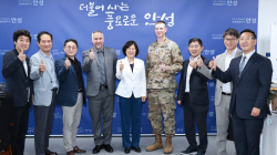 김보라 안성시장, 평택 주한미군 험프리스 신임 사령관과  환담