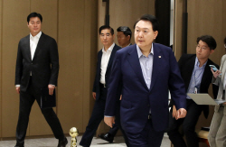 진짜 "추석+임시공휴일+개천절, 주말 포함 6일 연휴"...윤 "국내 관광 활성화"
