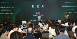 "석유화학산업, 새로운 탄소중립 솔루션 찾아야"