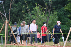 [포토뉴스] 하남시 ‘맨발걷기 도시’ 선도