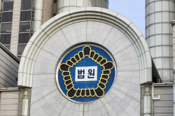 알콜 의존증이면 청소·배식·빨래가 치료? 법원 "권리 침해"