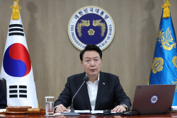 尹 대통령 "암호화폐 탈취·해외노동자 파견 등 北불법 적극 억제해야"