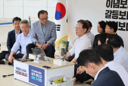 단식하는 이재명 찾은 이해찬 "이대로면 파시즘"…이재명 "연성독재"