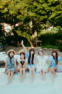 woo!ah!(우아!), 한여름의 끝 추억…포토북 ‘GOODBYE SUMMER’ 25일 발매
