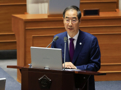 한총리, 전기요금 추가 인상 시사…"한전 부도 우려…신중하게 검토해야"