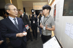 KT, AI 스타트업에 200억 투자…"초거대AI 생태계 확장"