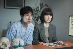 ‘잠’, ‘오펜하이머’ 제치고 개봉 첫 주말 박스오피스 1위