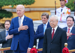 공산당 독재 베트남까지…바이든 ‘광폭 행보’에 읽힌 대 중국 포위망