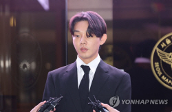 ‘마약 투약’ 유아인 검찰 소환 조사...불구속 송치 이후 3개월 만