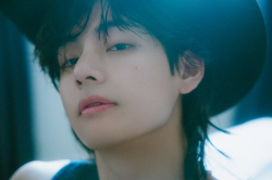 BTS 뷔 ‘레이오버’, 日오리콘 주간 디지털 차트 1위 직행