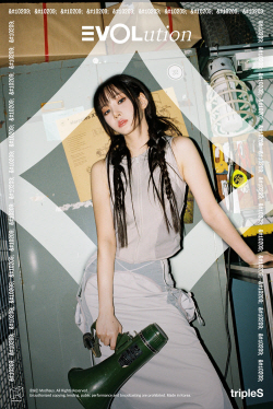 에볼루션 나경, 데뷔 첫 콘셉트 이미지 공개…개성 넘치는 카리스마