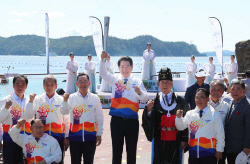 김영록 전남도지사,해남 땅끝서 전국체전 성화 채화