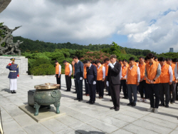 한화에어로·한화오션, 국군의 날 맞아 현충원 공동 참배