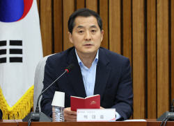 직접 "집값 내리고 있다"던 文에 與 "조작 한복판, 알았어도 몰랐어도 문제"