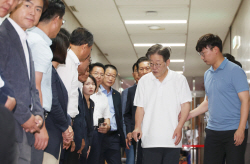 1표 아쉬운 이재명, 단식 중 SNS 이어 직접 투표장 갈까