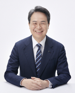 "내실 성장은 장기전"...확 바꾸는 진옥동 신한금융 회장