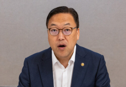 기재차관 "20대 성수품값 작년보다 6.4% 낮아…추석 물가 안정에 만전"