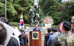 유정복 "인천은 ‘자유와 평화의 도시’ 강조"