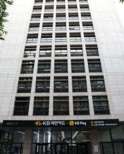 KB국민카드, 3800억원 규모 상생금융 지원안 마련했다…내달 실행
