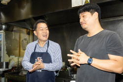 이재준 수원특례시장, ‘선한영향력가게’ 격려 방문