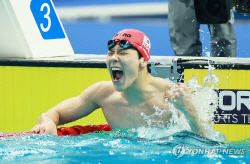 ‘金메달’ 지유찬·황선우·김우민·이호준·양재훈, 금빛 물살 갈랐다