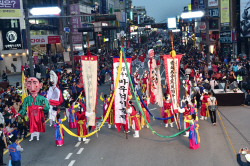안성시, 바우덕이 축제 전야제로 길놀이 퍼레이드 진행