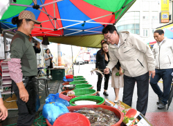 정명근 화성시장, 추석 명절 앞두고 남양시장 방문