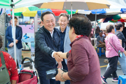 이충우 여주시장, 추석명절 맞아 전통시장 방문해 상인 격려