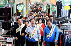 유정복, 현대시장 찾아 화재복구 상황과 추석 물가 살펴