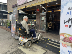 용인시, ‘소규모 생활 밀착시설 경사로 설치 지원’...큰 호응