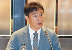 이복현 금감원장 "KB금융, 평가기준보다 회장 후보군 먼저 정해"