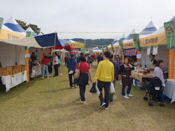 ‘남사당 바우덕이 축제’ 농특산물 장터 ‘인기몰이’