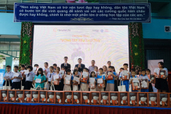 한화생명, 베트남 아동학대 예방 캠페인 ‘따뜻한 포옹’ 이벤트