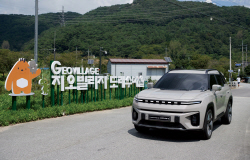KG 모빌리티 ‘도래수 마을’에 토레스 EVX 1호차 기증
