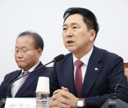 與, 선거 참패에 혁신위 구성키로…쇄신 방향에 이견 노출도