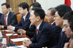 與 선거 참패 ‘후폭풍’…혁신위 구성·정책방향 재점검 등 쇄신 회오리