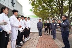 하윤수 부산시교육감, 제104회 전국체육대회 부산선수단 격려