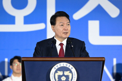 尹대통령, 참모진에 "국민소통·현장소통·당정소통 더 강화" 지시